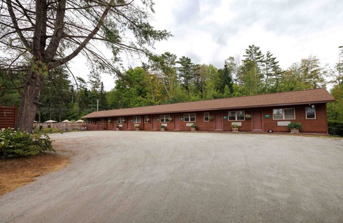 Bethlehem Resort | Cherry Lodge 2: King Room Near Nature Trails