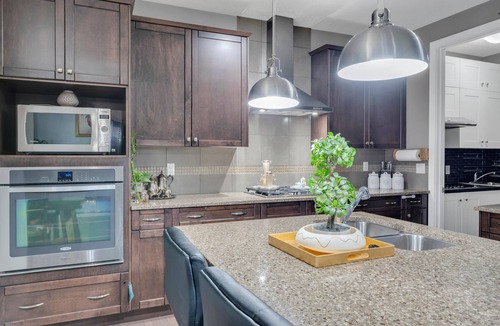 Chestermere House | Chestermere Lake-View 4BR | Xbox, BBQ & Patio