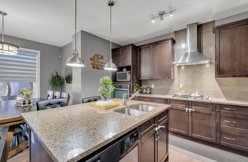 Chestermere House | Chestermere Lake-View 4BR | Xbox, BBQ & Patio