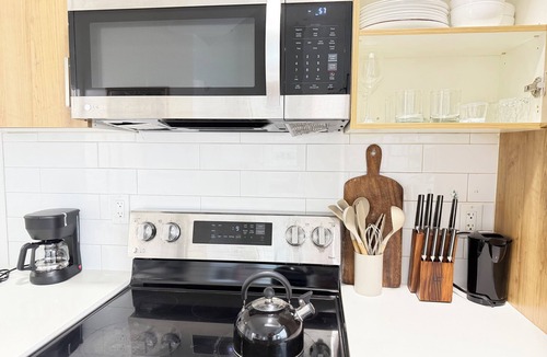 Downtown Edmonton Apartment | Chic 2BR Getaway | Room to Relax & Unwind