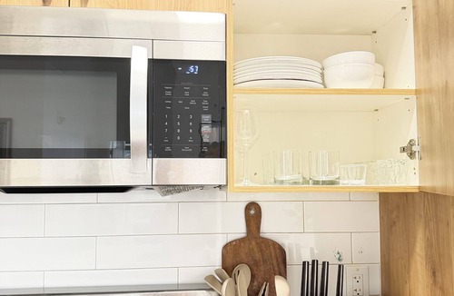 Downtown Edmonton Apartment | Chic 2BR Getaway | Room to Relax & Unwind