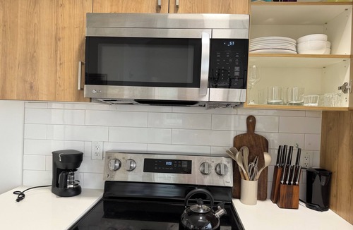 Downtown Edmonton Apartment | Chic 2BR Getaway | Room to Relax & Unwind
