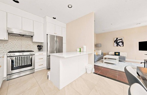 Arbutus Ridge House | Chic 3-Bed West Side Home – Easy Transit & UBC