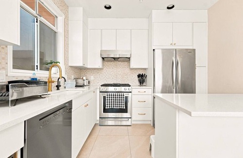 Arbutus Ridge House | Chic 3-Bed West Side Home – Easy Transit & UBC