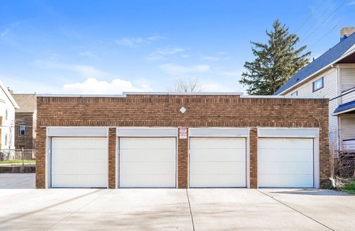 Cleveland Apartment | Chic 3 Bedroom close to I-90, Downtown and Lake Erie