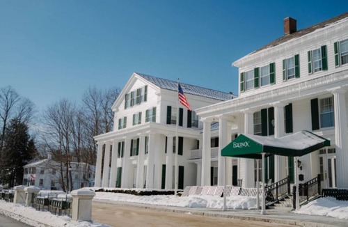 Manchester Apartment | Chic 5BR House | Mountain Views, Golf & Pool