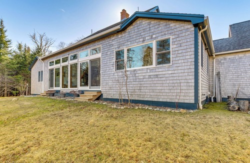 South Addison House | Chic Addison Home w/Fire Pit on 8 Private Acres!