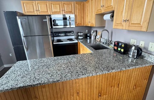Downtown Cleveland Apartment | Chic Almafi Lux Suite/Downtown Cleveland