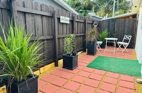 Driftwood Apartment | Chic Studio Minutes from Hard Rock Café Hollywood