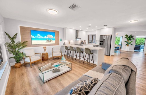 Plantation House | Chic + Upscale + Heated Pool | 15 min FLL & Beach