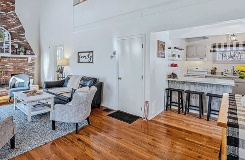West Hartford House | Chittenden Chalet with Pool, Golf & Club Access