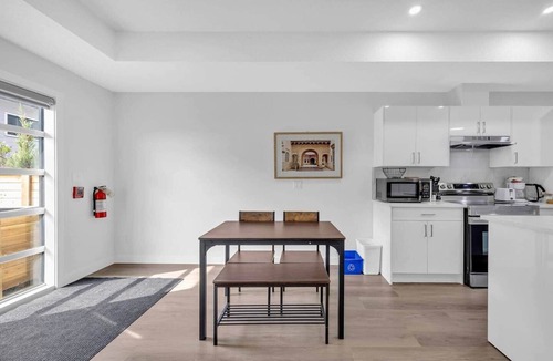 Crescent Heights House | City Center Get away