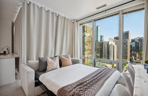 Downtown Vancouver Apartment | Cityview Suite near Robson Square and Canada Place for 6 Guests