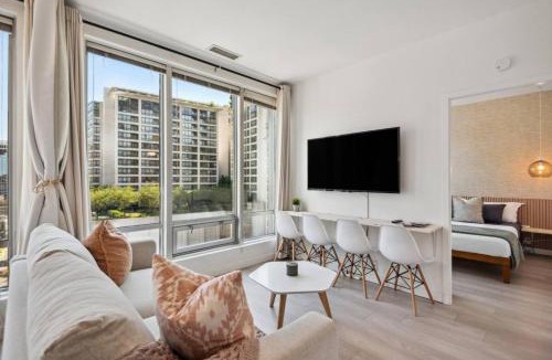 Downtown Vancouver Apartment | Cityview Suite near Robson Square and Canada Place for 6 Guests