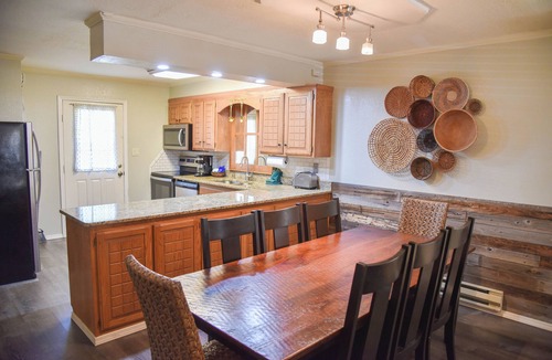 Red River Apartment | Claim Jumper #12 Townhouse