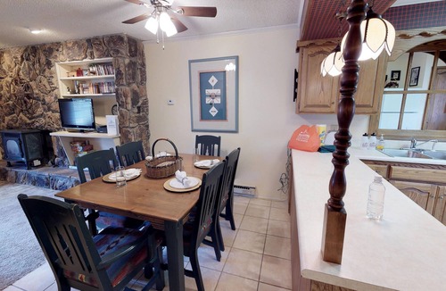 Red River Apartment | Claim Jumper #4 Townhouse