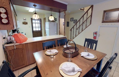 Red River Apartment | Claim Jumper #4 Townhouse