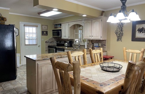 Red River Apartment | Claim Jumper #9 Townhouse