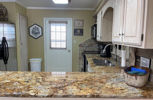 Red River Apartment | Claim Jumper #9 Townhouse