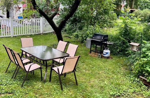 Dover Apartment | Classic Boutique Farmhouse - Walk to Town - Historic Charm