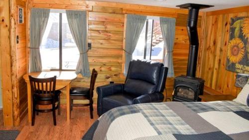 Red Feather Lakes House | Classic Log Cabin with Fireplace in Red Feather Lakes, Perfect for a Romantic Weekend in the Rocky Mountains