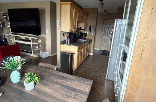 Sylvan Lake Apartment | Classic Retreat in Sylvan lake. Your cozy home away from home BEACH adventure.