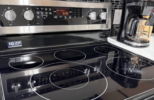 Whitehorse Apartment | Classy and modern suite 10 minutes away from city center