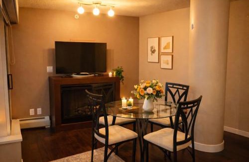 Crosstown Apartment | Classy Downtown Vancouver Apartment Near Rogers Arena