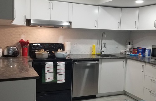 Southwest Edmonton Apartment | Clean 2 bedroom Apartment 10 minutes from Airport