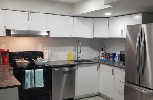 Southwest Edmonton Apartment | Clean 2 bedroom Apartment 10 minutes from Airport