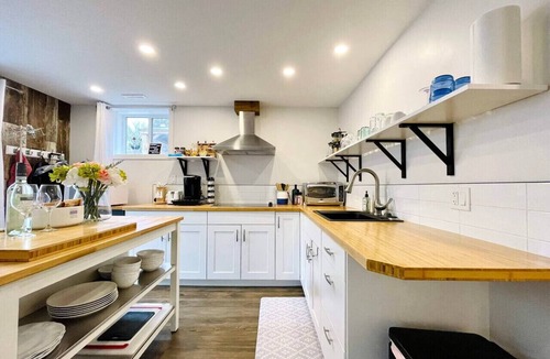 South Lethbridge House | Clean and Bright 2 Bedroom Lower Suite!