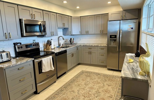 Survey Creek Condo | Clean and fresh condo in Pompano Beach Palm Aire community. 90 day minimum term