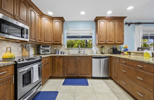 Jupiter House | Clean Home Large Heated-Pool - 3/2 +Ofc/den - 3 Miles to Beach "Jupiter Escape"
