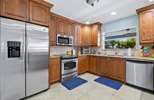 Jupiter House | Clean Home Large Heated-Pool - 3/2 +Ofc/den - 3 Miles to Beach "Jupiter Escape"