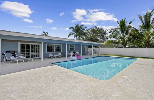 Jupiter House | Clean Home Large Heated-Pool - 3/2 +Ofc/den - 3 Miles to Beach "Jupiter Escape"