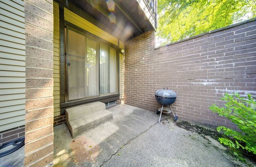 Richmond Heights Apartment | Cleveland Area Retreat Near Lake Erie