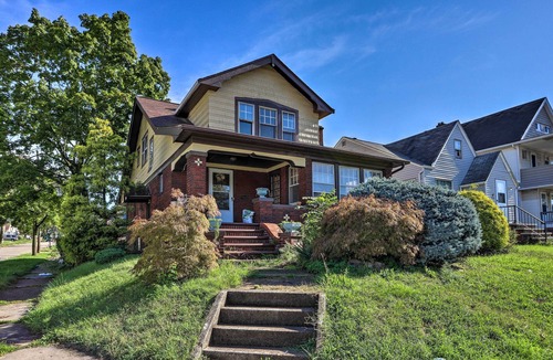 Garfield Heights House | Cleveland Area Home w/Deck < 10 Mi to Dtwn!