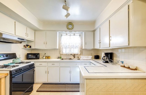 Cleveland House | Cleveland Heights Home w/Sunroom: Park Across St!