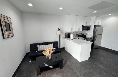 Clewiston Apartment | Clewiston Comfort #2 – Modern 1BR Escape