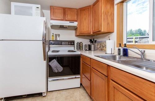 Rimrock Apartment | *Cliff View Apts #3*King Bed*Private Balcony*