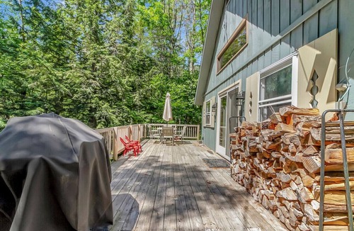 Londonderry House | Close to 4 mnts. Private stream! A/C. Dogs OK