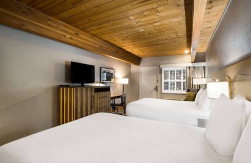 Glenwood Springs Hotel | Close to Downtown Charm | Free Parking & Breakfast