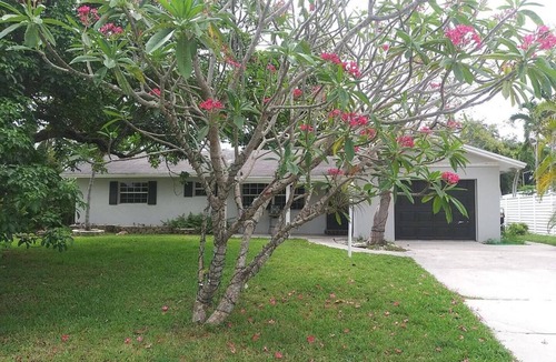 Tropic Palms House | Close to Downtown and the beach!
