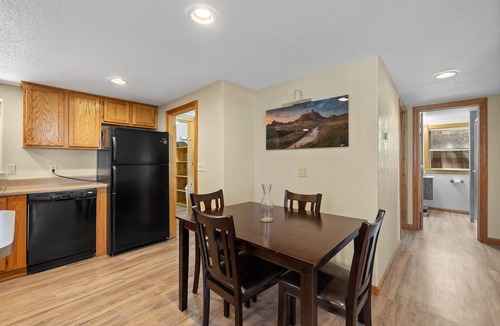 Rapid City House | Close to Mount Rushmore. Next to lake, Great home base. Very clean n comfortable