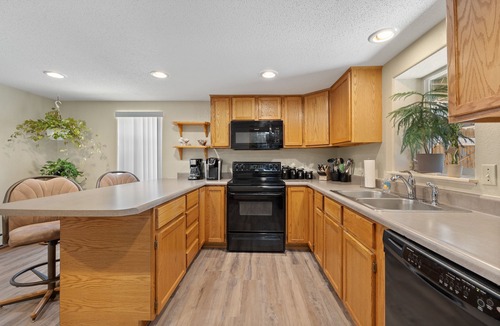Rapid City House | Close to Mount Rushmore. Next to lake, Great home base. Very clean n comfortable