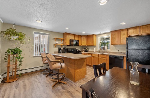 Rapid City House | Close to Mount Rushmore. Next to lake, Great home base. Very clean n comfortable