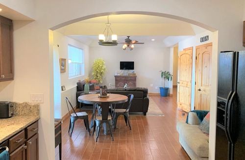 Montrose House | Close to MOUNTAINS, spacious + movie room +views