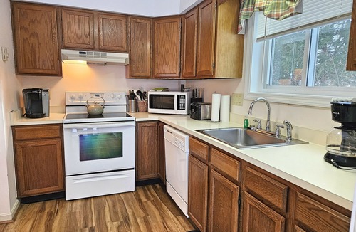 North Woodstock House | Close to shops/dining, pet-friendly, AC/FP, patio, pool access. A0056 by LRS