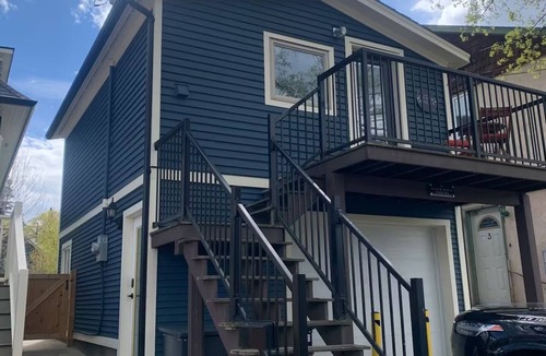 Nelson Apartment | Coachhouse One Bedroom Studio in Central Nelson. Pet-friendly!