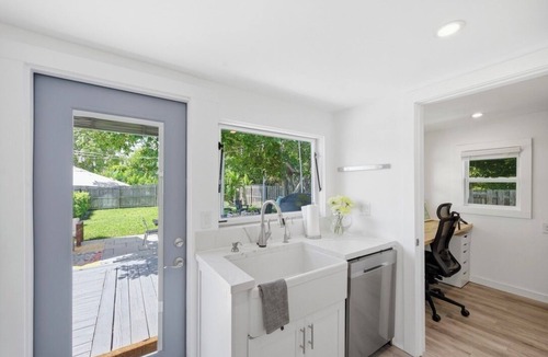 Delray Beach Cottage | Coastal 2-bedroom cottage in Delray Beach with large private back yard